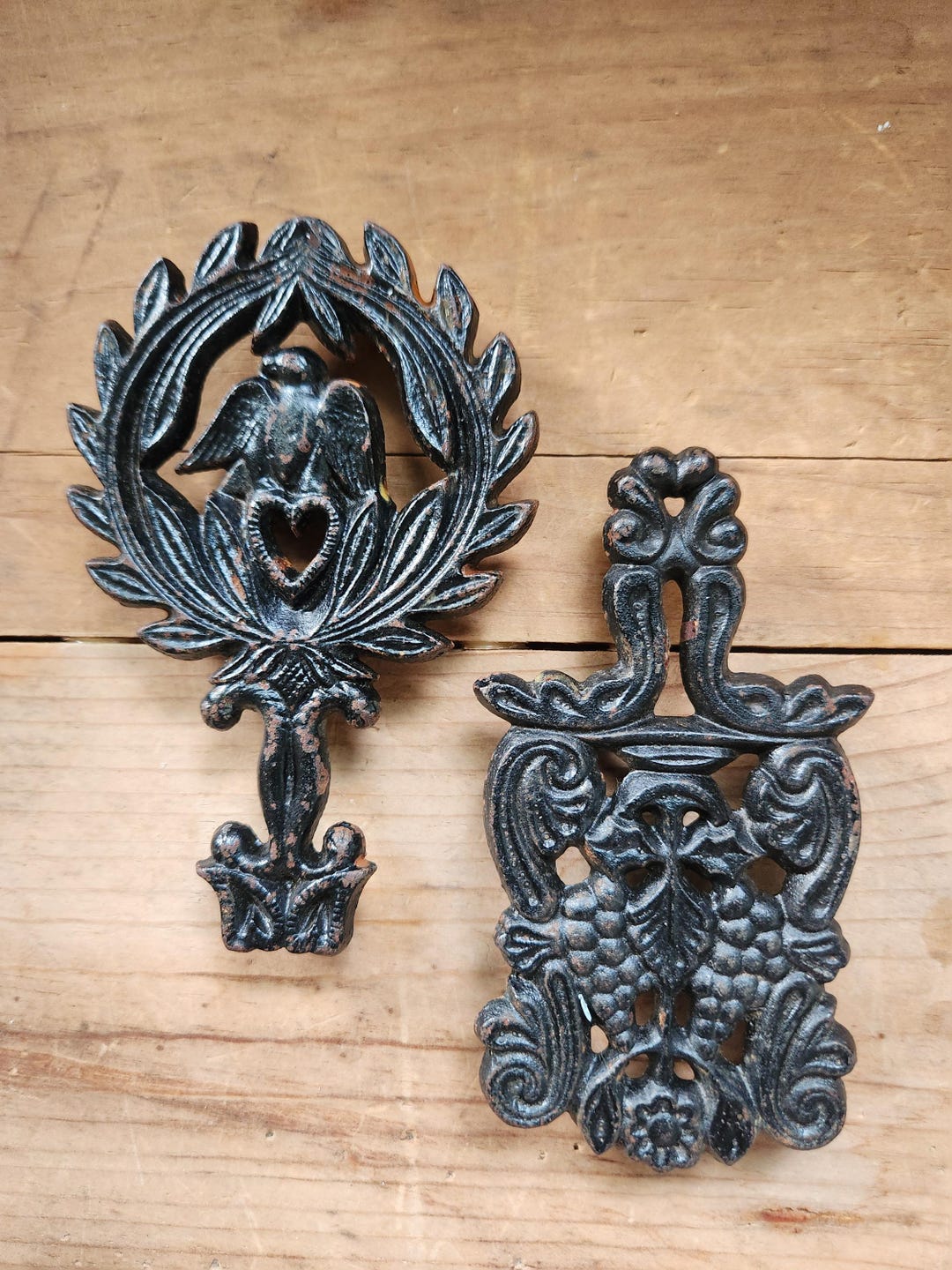 Vintage Cast Iron Mini Footed Trivets Eagle Grapes Set of 2 - Etsy