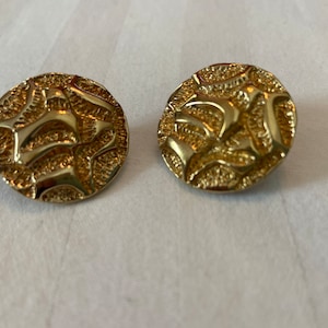 Avon, Gold Nugget clip on earrings