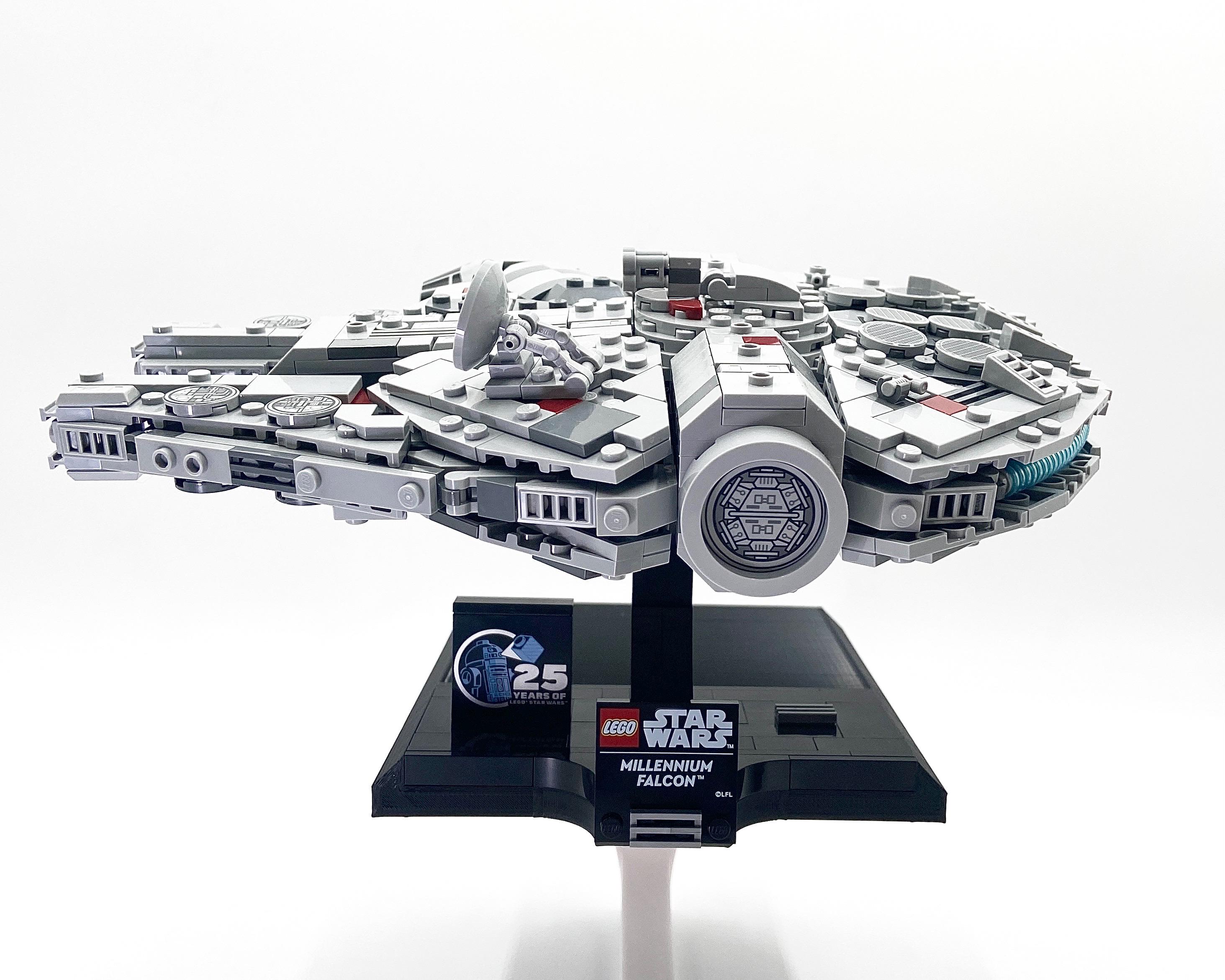 Midi Scale Millennium Falcon Wall Mount