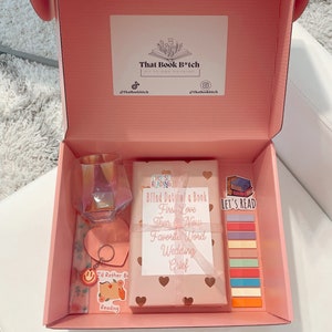 Blind Date with a Book Box - Book Box, Surprise Book, Gifts for Her, Book Lovers Gift, Mystery Book Box, Birthday gift box, Gift box, Gifts