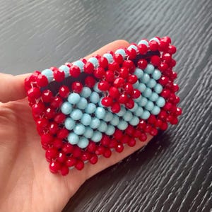 Carteira feminina pequena com miçangas coloridas, carteira mini fofa, bolsa minimalista com miçangas, porta-moedas com miçangas, carteira com miçangas, vermelho azul