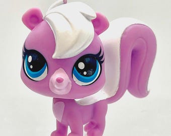 2025 Littlest Pet Shop Fioletowo-biały skunks Hasbro #52 Skyla L'Aroma