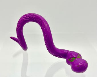 Klasyczny truskawkowy deser z lat 80. Sour Grape's Pet Purple Snake Dregs