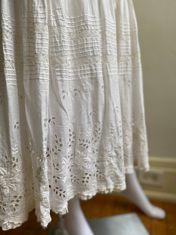 Edwardian Cotton Chemise 1910s / Eyelet lace embr… - image 5