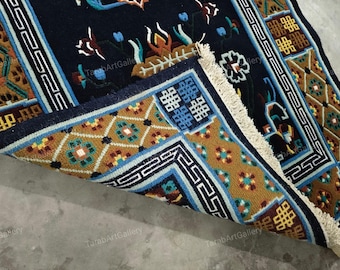 Handgewebter tibetischer Teppich, schwarze Basis mit buntem Wollteppich, Haus & Leben Esszimmer