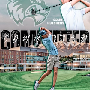 Könnte beinhalten: Ein Golfer schwingt einen Golfschläger auf einem grünen Golfplatz. Der Golfer trägt ein weißes Hemd und eine Khakihose. Im Hintergrund ist ein Gebäude mit dem Text "Utah Valley University" und ein grünes und weißes Maskottchen mit dem Text "Colby Hutchens" darüber zu sehen.