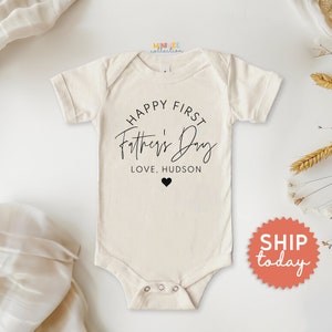 Personalisierte glückliche erste Vatertag Onesies® Marke, benutzerdefinierte Baby Bodysuit, Vatertagsgeschenk, süßes Neugeborenen Outfit, ( BC-DAD3 )
