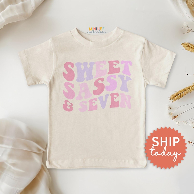 T-shirt doux et impertinent pour tout-petit, t-shirt arc-en-ciel 7e anniversaire, jolie chemise pour anniversaire, cadeau d'anniversaire de 7 ans, sept ans, (BC-BIR23) image 2