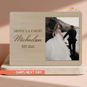 Marco de recuerdo de boda, tablero de fotos personalizado para regalo de boda, marco de fotos personalizado para regalo de compromiso, marco personalizado para pareja (PS-COU24)