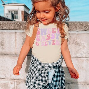 T-shirt doux et impertinent pour tout-petit, t-shirt arc-en-ciel 7e anniversaire, jolie chemise pour anniversaire, cadeau d'anniversaire de 7 ans, sept ans, (BC-BIR23) image 4
