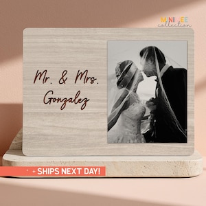 Tablero de fotos personalizado para regalo de boda, marco de fotos personalizado para regalo de compromiso, marco personalizado para recuerdo de boda (PS-COU20)