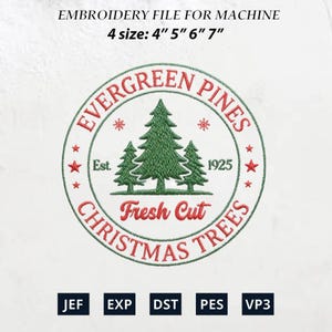 Può includere: Un design di file di ricamo con un emblema circolare. Il design presenta il testo "Evergreen Pines Christmas Trees" in rosso e verde, con tre alberi di Natale verdi e il testo "Fresh Cut". Le dimensioni dei file sono 10,16 cm, 12,7 cm, 15,24 cm e 17,78 cm.