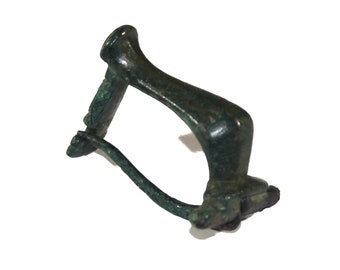 Roman Empire - Knee fibula - ca. 3rd century AD - Bronze