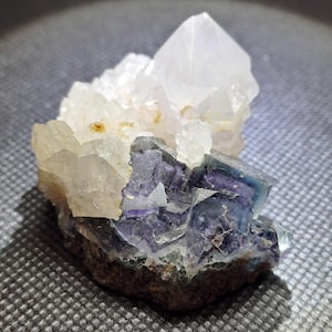 Spectacular Okorusu Fluorite w\ Quartz Flower_66gr