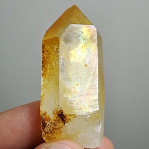 Himalayan Iridescent Golden Healer Quartz Crystal_28gr