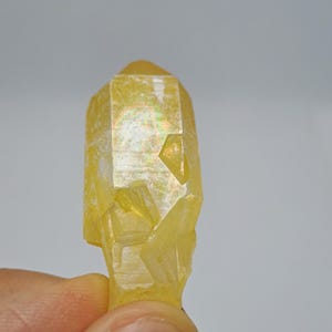 Himalayan Iridescent Golden Healer Quartz Crystal_13gr