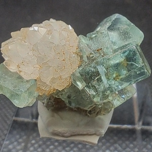 Spectacular Okorusu Fluorite w\ Quartz Flower_8gr