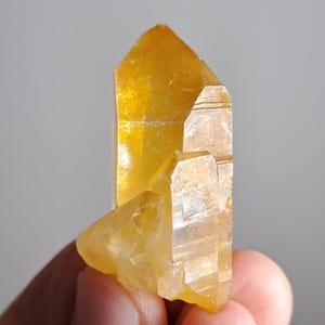 Himalayan Cathedral Golden Healer Dow Quartz Crystal, w\ Rainbows_27gr