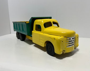 1940's Structo Hydraulically Operated Dump Truck Toy