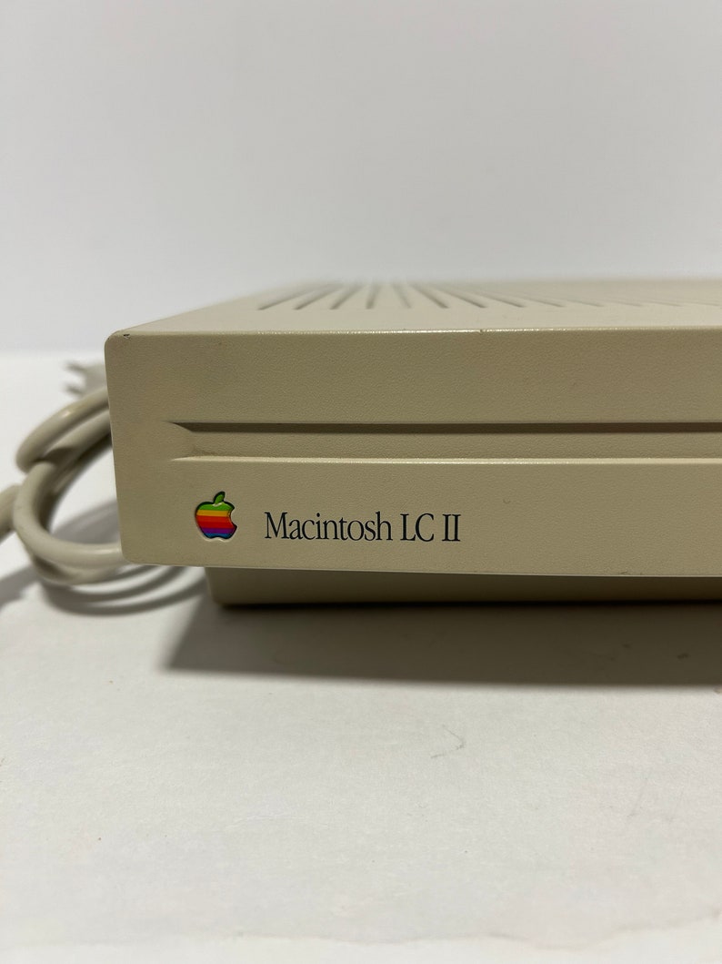 Macintosh LC II Model M1700 image 3