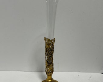 Vase mit filigraner Basis