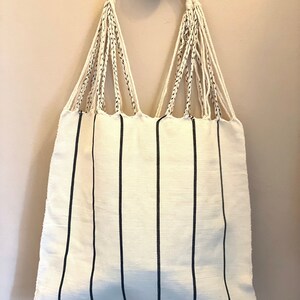 Hermoso bolso Hammock Tote, hecho de algodón hecho a mano en México regalo perfecto para ser usado como bolso boho de verano, bolso de playa, bolso de mercado o de viaje.