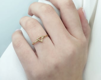 Tiny triangle ring, 9K 14K 18K Solid Gold, Triangle shape ring, Everyday geometric jewelry, Triangle geometric men's, Gold ring gift for her