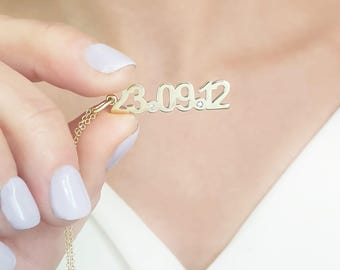 Collar con colgante de fecha en oro macizo con diamantes, joyería personalizada para aniversario, regalo para el Día de la Madre.
