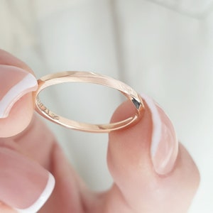 Wedding mobius ring with engraved date, Personalized engraved ring, Mens engraved wedding ring, Custom delicate ring, Twist engagement ring