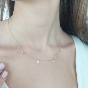 Collar de oro macizo con inicial de amor, collar con inicial familiar, nombre con varias iniciales en oro, regalo de joyería personalizado, regalo personalizado para mamá