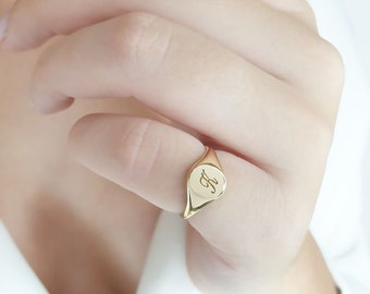 Personalized Initial Ring, Gold Custom Ring, 14k Gold Initial Signet Ring, Custom Letter Ring, Gold Engraved Ring, Bridesmaid Gifts