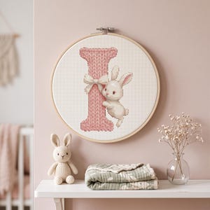 Modèle de point de croix Lettre I (PDF) | Monogramme bébé lapin pour chambre d'enfant | Alphabet floral rose | Téléchargement instantané
