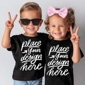 モックアップ Tシャツ 2 キッズ 男の子と女の子のモデル 黒シャツ モックアップ 子供の友達 モックアップ キッズ モックアップ 兄弟姉妹 兄弟 お揃い T シャツ モック