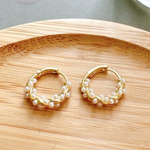 Small Classy Gold C Shape Twisted Pearl Hoop Huggie Earrings