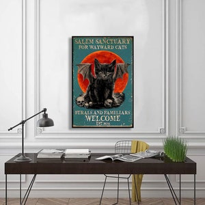 Könnte beinhalten: Ein Vintage-Poster mit einer schwarzen Katze mit Fledermausflügeln, die vor einem roten Mond sitzt. Das Poster lautet "Salem Sanctuary for Wayward Cats" und "Ferals and Familiars Welcome Est. 1692".