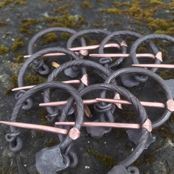 Leaf twist brooch with copper leaf pin