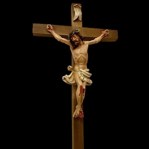 Baroque Crucifix in Resin cm. 14 on Curved WOODEN CROSS Height cm. 30x15