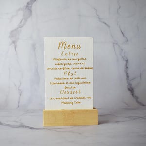 Menu mariage bois personnalisé – Peint à la main avec support, déco table élégante