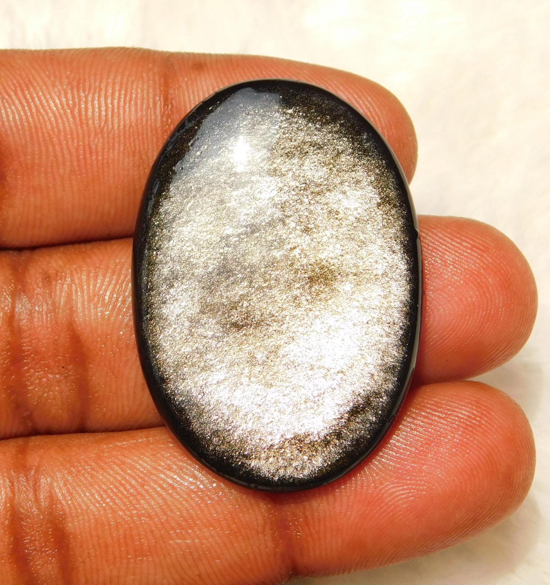 金色に光る-レア国産黒曜石 素晴らしい品質の黄金の輝きを持つ黒曜石の宝石。天然の黄金の輝きを