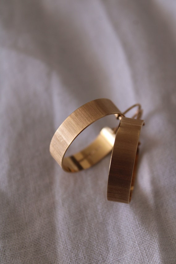 Vintage Textured Round Solid Gold Hoop Earrings - image 1