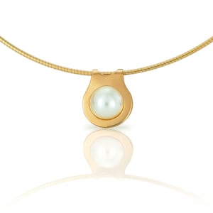 OYSTER pearl pendant in gold