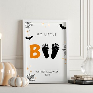 Halloween Footprint Art, Halloween Baby Footprint Andenken, Babys erstes Halloween-Andenken, Halloween Kid Craft | My Little Boo Zeichen 2025 Bild 2