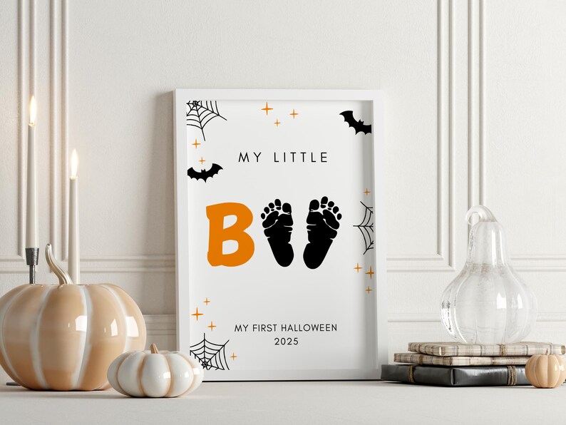 Halloween Footprint Art, Halloween Baby Footprint Andenken, Babys erstes Halloween-Andenken, Halloween Kid Craft | My Little Boo Zeichen 2025 Bild 2