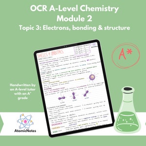 Op de afbeelding: Een handgeschreven pagina met aantekeningen over schillen en orbitalen in de scheikunde, met diagrammen en een paarse kern. De pagina bevindt zich op een tablet met een groene achtergrond. De tekst "SHELLS + ORBITALS" staat bovenaan de pagina. De tekst "Handwritten by an A-level tutor with an A* grade" staat aan de linkerkant van de pagina. De tekst "AtomicNotes" staat onderaan de pagina.