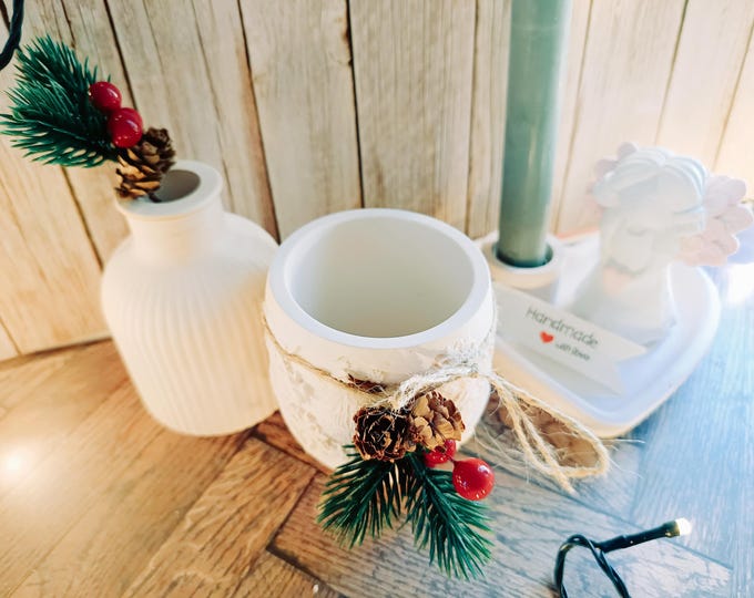 Handcrafted Small Flowerpot with Strong Pine Needle Scent – Perfect for Poinsettia & Christmas Cactus- | Your desired color