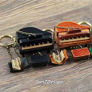 Porte-clés et breloque de sac en cuir de vachette tanné végétal faits main personnalisés en forme de piano, porte-clés texturé de haute qualité, pendentif de sac