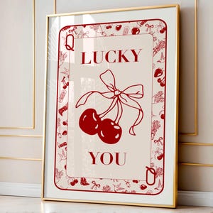 Hartenkoningin |Vintage op speelkaarten geïnspireerde digitale muurkunst | Lucky You, kersenprint | Rood retrodecor |Directe download