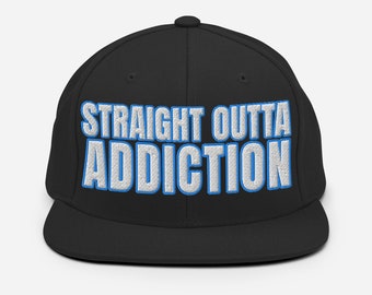 STRAIGHT OUTTA ADDICTION (weiß/blau bestickt) Snapback Cap