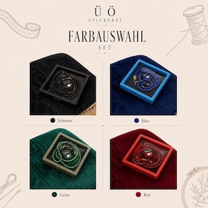 Peut inclure: Un ensemble de s&eacute;lection de couleurs comprenant quatre bo&icirc;tes de pr&eacute;sentation carr&eacute;es, chacune contenant un chapelet assorti et un compteur num&eacute;rique. Les ensembles sont pr&eacute;sent&eacute;s en noir, bleu, vert et rouge, avec le texte "&Uuml; &Ouml; STICKEREI FARBAUSWAHL SET".