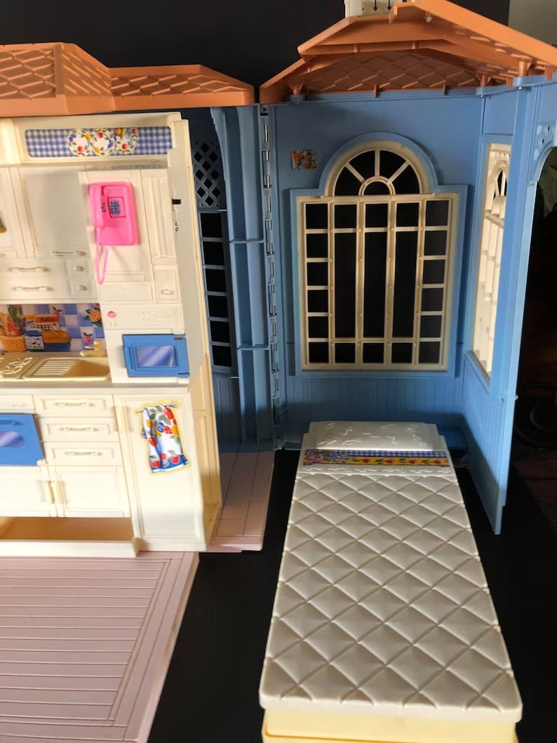 1990 S Barbie Dream House
